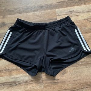 Adidas women medium TRAINING SHORT